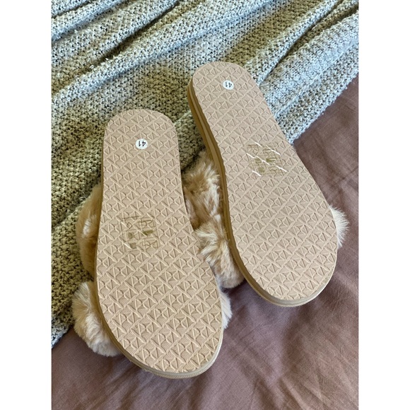 🪩3 for $15🪩 COFACE | Fuzzy Slippers - Picture 7 of 9
